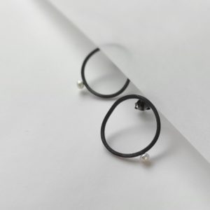 Earrings with pearls