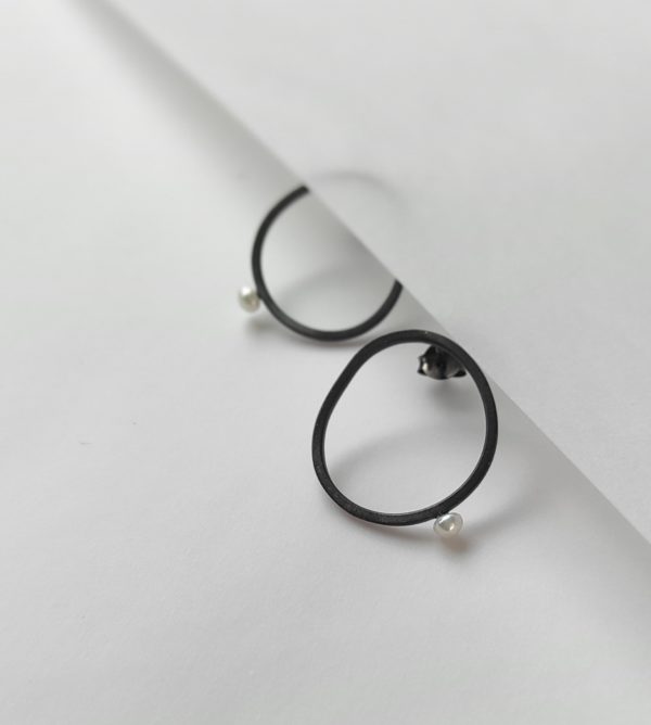 Earrings with pearls